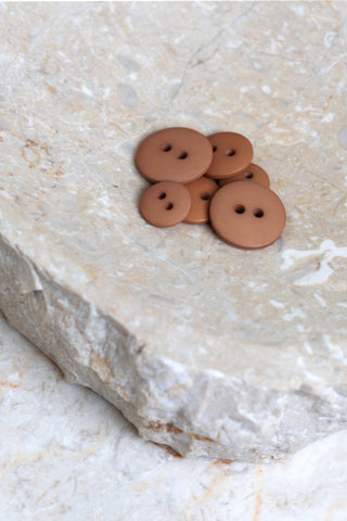 Boutons Classic Matte - Pecan Pie x 50