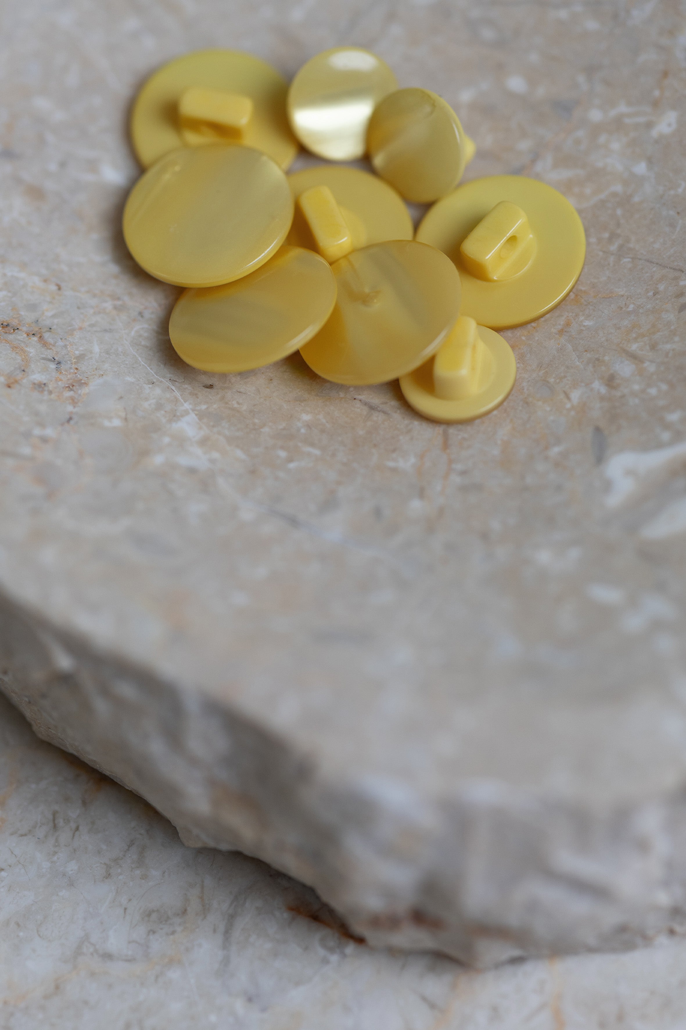 Swing Buttons - Lemon Atelier Brunette – B2B.Atelierbrunette